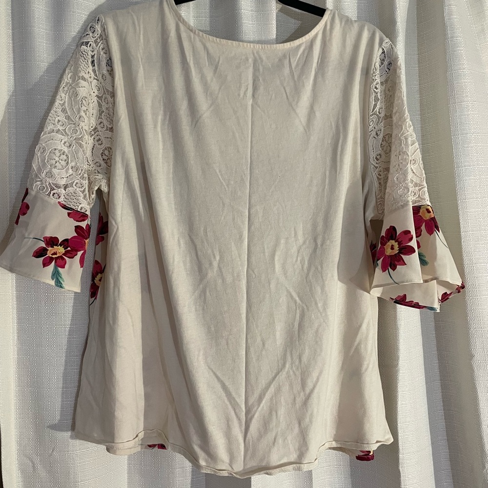 Floral Blouse - Picture 3 of 3